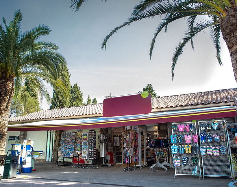 Colombier-services-bloc1-grande-superette